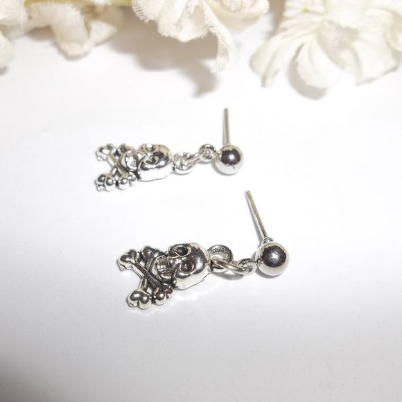 Earrings, Unisex Earrings, Skull Earring, Halloween Earrings, Skull Earring 8026 - Picture 4 of 8